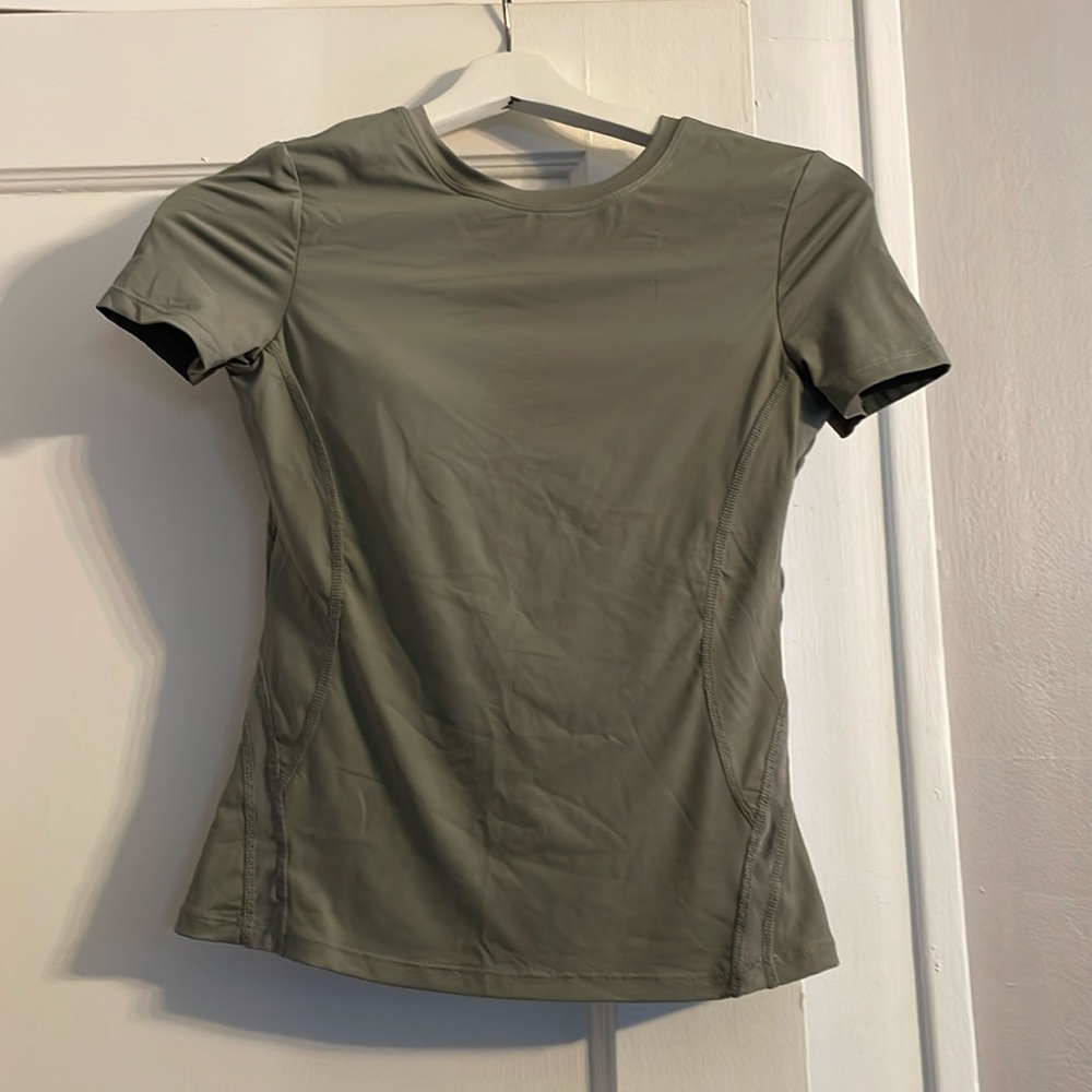 NWT Halara athletic top M olive green